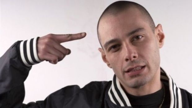 Fabri Fibra torna con il singolo “Incomprensioni” e il CD+DVD “Chi vuol essere Fabri Fibra?”