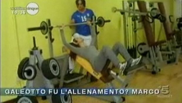 Le merendine dei gieffini a Mattino 5 e i tronisti baciatori di Uomini e donne nel day zapping del 6 novembre 2009