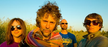 I Flaming Lips rifanno “The Dark Side of the Moon” con Henry Rollins e Peaches