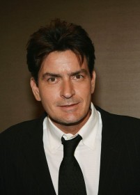 Charlie Sheen arrestato a Natale con l’accusa di violenza domestica