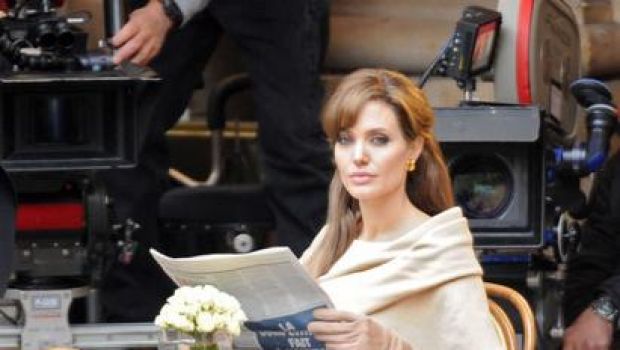 Angelina Jolie sul set di The Tourist a Parigi