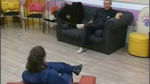 Amici Story – Valerio Scanu nel mirino di Aldo Busi: “Lei è vecchio dentro e molto impostato”