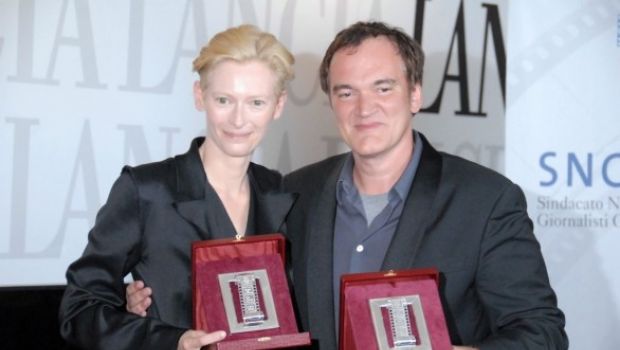 Venezia 2010 – Cartoline dal Festival: consegnati i Nastri d’Argento a Quentin Tarantino e Tilda Swinton. La Solitudine dei Numeri Primi e Notizie degli Scavi sono i film del giorno