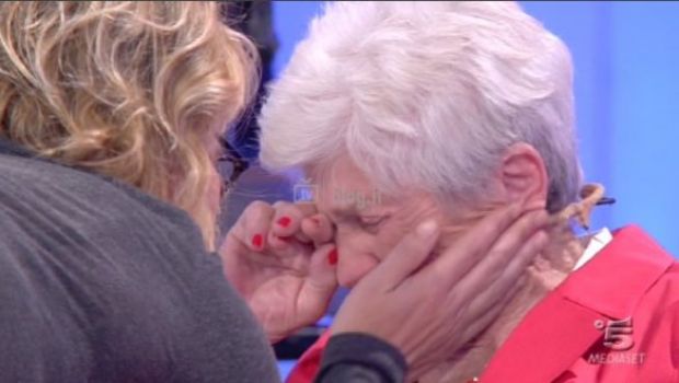 Uomini e donne, torna Rosetta in lacrime: “Non son mica morta”. Nostalgia di Maria o del programma?