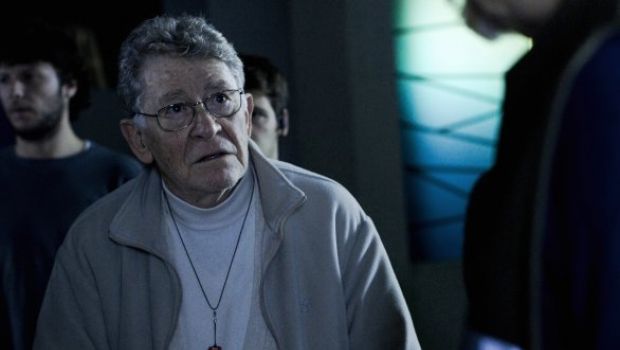 Venezia 2011: l’uomo in Clergyman vuole aiutarci a pensare e a pentirsi