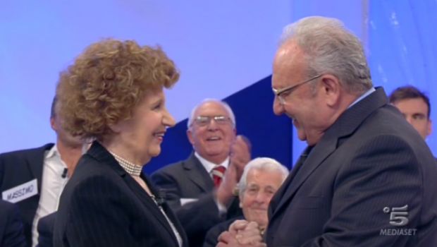 Uomini e Donne – Maria De Filippi brucia E’ stato solo un flirt della Clerici. Tanto “il format” è suo