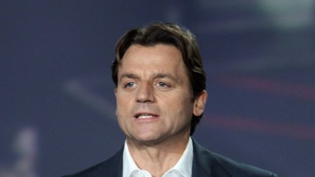 Alessio Vinci e la nuova domenica di Canale 5: in diretta dalle 14 alle 19 da Roma, con una co-conduttrice