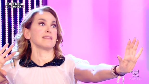 Rosita Celentano a Domenica Live: “Non ho tolto io Pazza Inter. La Lucarelli campa sparlando degli altri”