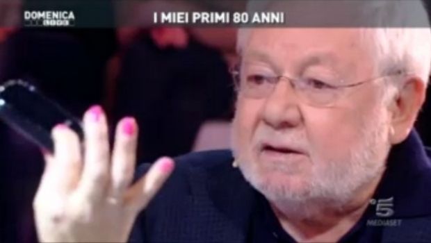 Domenica Live: Paolo Villaggio “ossessionato” dalla D’Urso, sempre meglio del solito sciacallaggio mediatico