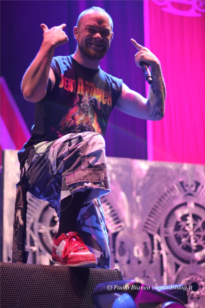 Five Finger Death Punch foto concerto Forum Assago Milano 23 Novembre 2013