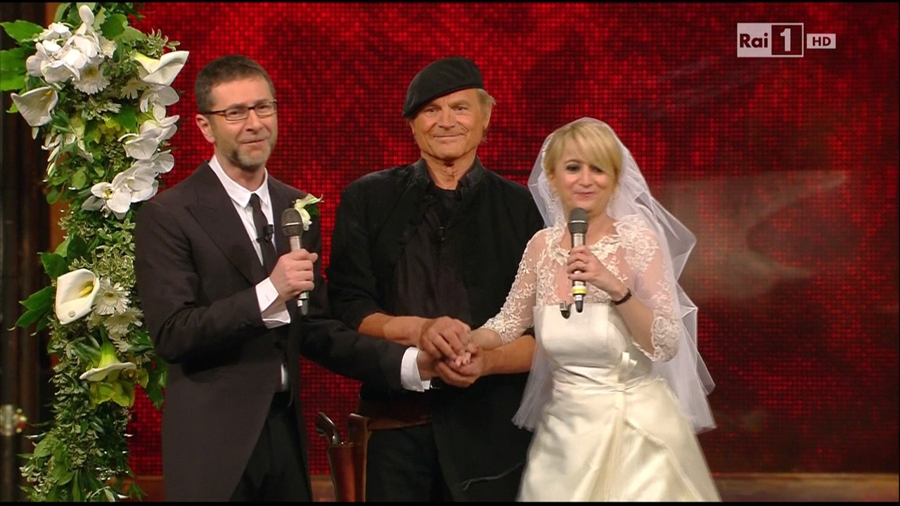 Sanremo 2014, Don Matteo celebra il matrimonio di Fazio e Littizzetto. Il bouquet alla Parietti