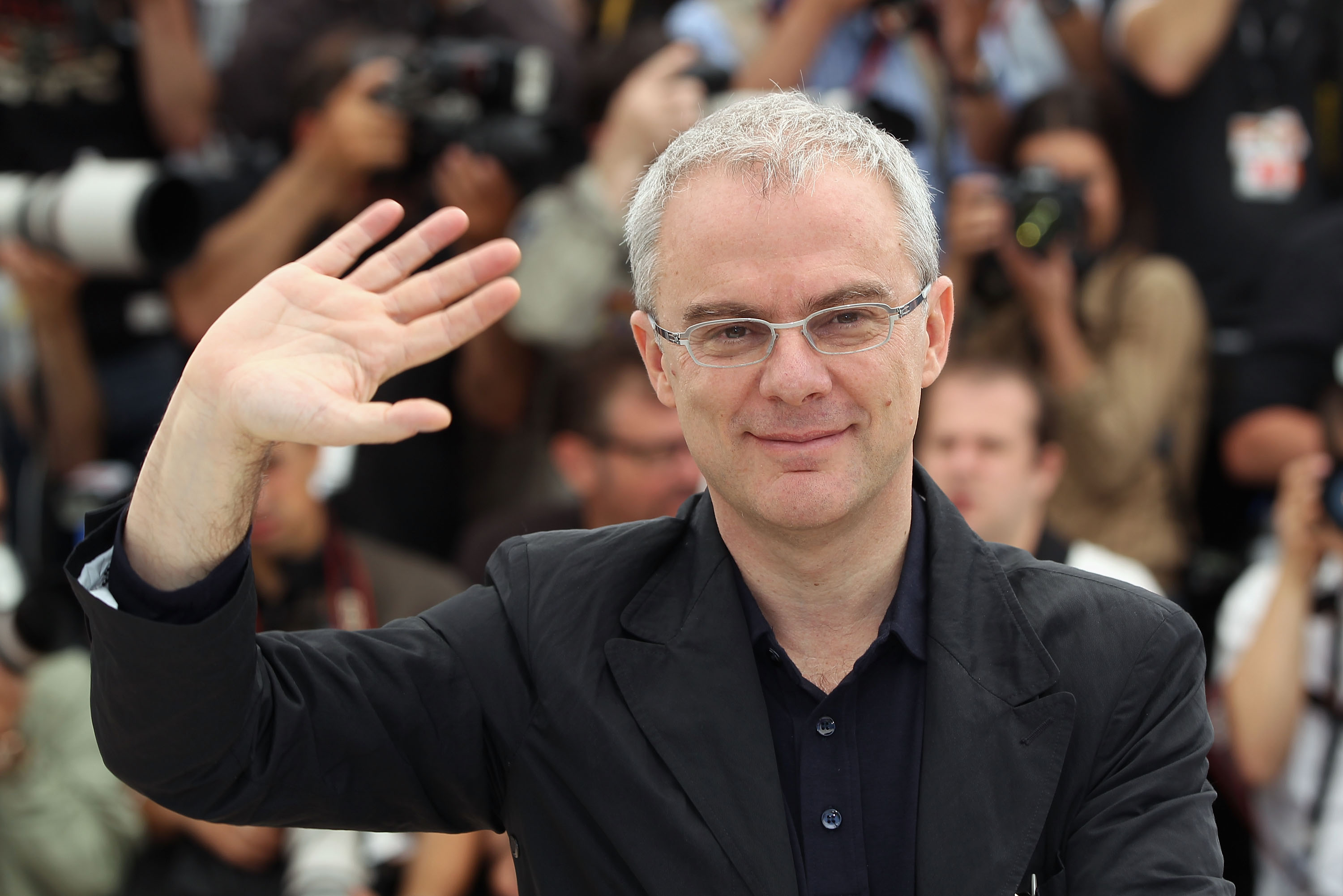 Anche i Ricchi Servono – Daniele Luchetti porta al cinema i ‘servizi sociali di Silvio Berlusconi’