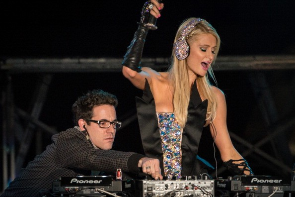 Paris Hilton, High Off My Love è il nuovo singolo e cerca modelli bellissimi per il video