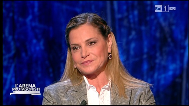 Simona Ventura a L’Arena: “Sono sul mercato, prendo quello che mi arriva” (come Il Contadino cerca moglie?)