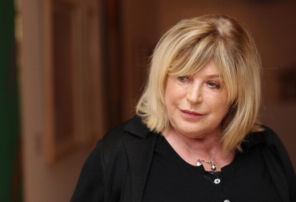 Marianne Faithfull feat. Anna Calvi, Falling Back: testo, traduzione e video live