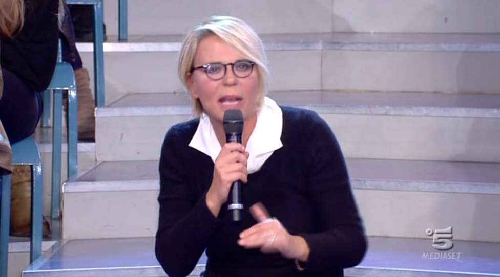 Uomini e donne, Maria De Filippi infuriata caccia dallo studio Gianluca del trono over (VIDEO)