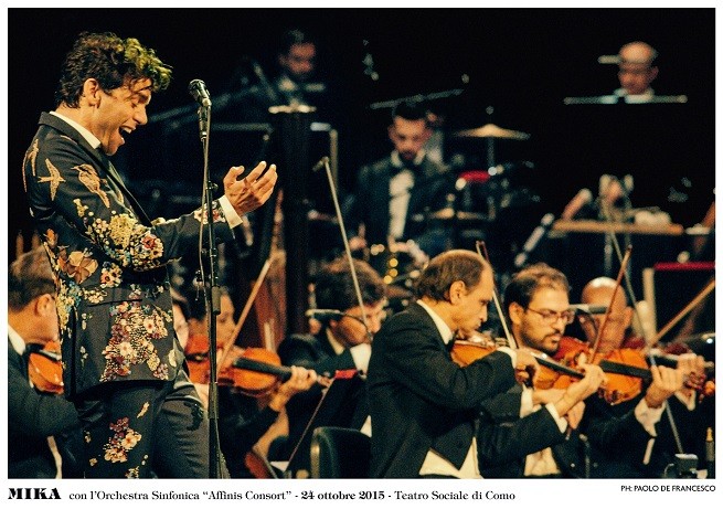 Mika porta la Sinfonia Pop su SkyUno