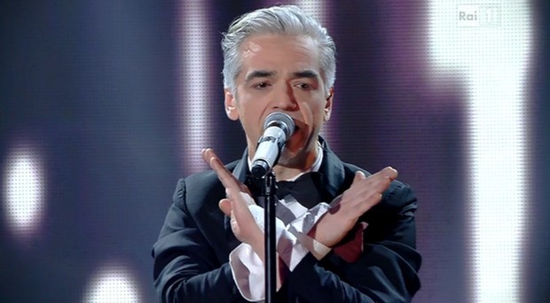 Morgan sfida Maria De Filippi: “Mi inviti a suonare nei suoi programmi, apprezzerà”
