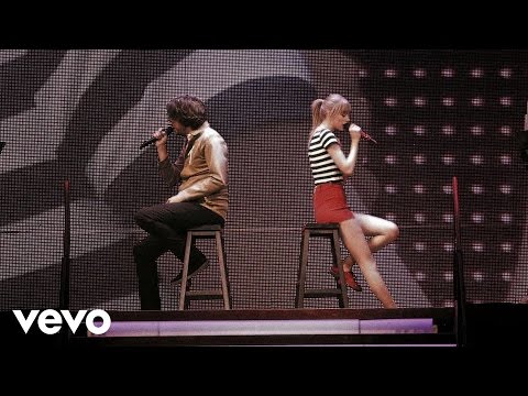 Muse – Mercy [Official Music Video]