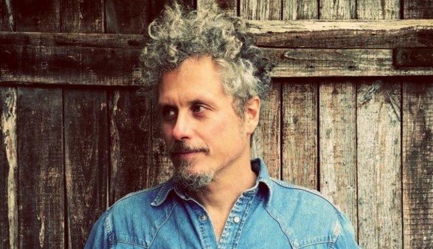 Niccolò Fabi, Una somma di piccole cose: potenza dei testi e sound ricercato per un disco che tocca le corde più profonde
