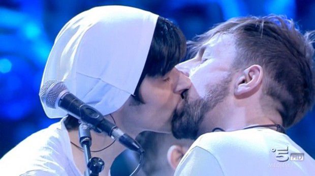 Amici 15, bacio gay di Daniele dei La Rua nella seconda puntata serale (foto)