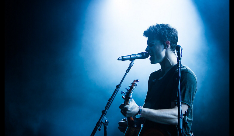 Shawn Mendes, Hold On: ascolta la canzone live al concerto di Boca Raton [video]