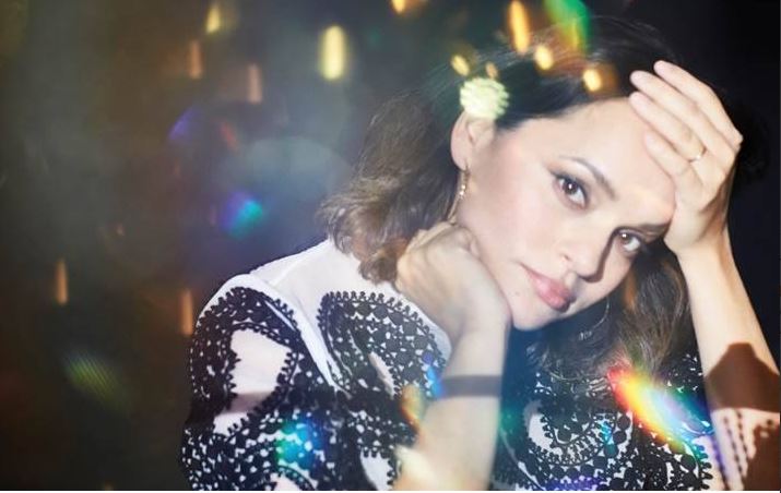 Norah Jones: “Oggi è difficile guadagnare facendo musica”