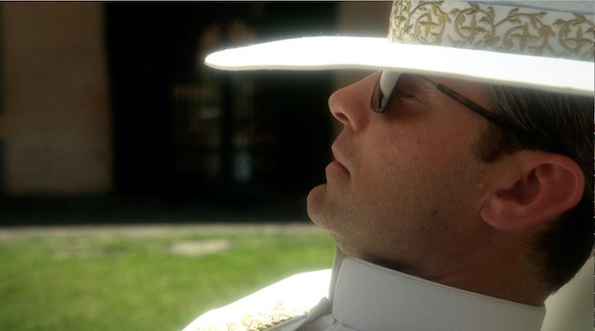 Young Pope: cinema e tv sono sempre stati larghi di braccia per i Papi, sapendo di doverli tradire