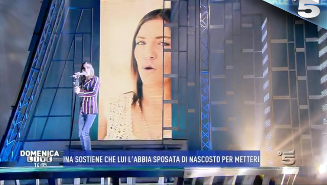 Loredana Errore canta Nuovi giorni da vivere a Domenica Live