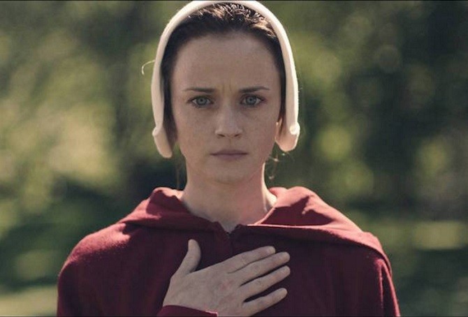 Serie Tv, novità: Alexis Bledel in The Handmaid’s Tale di Hulu. Gerald McRaney in 24: Legacy