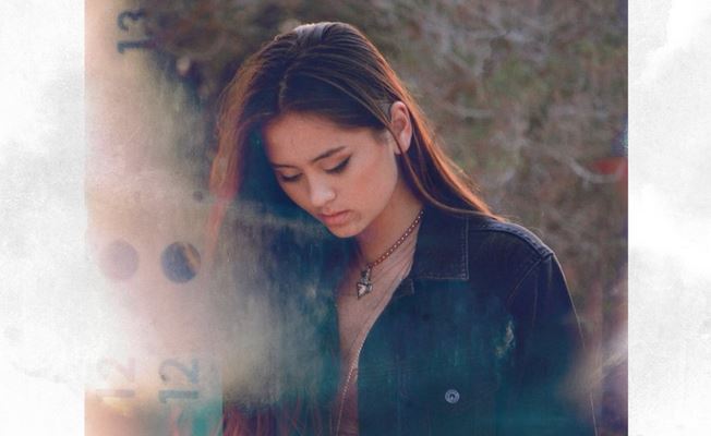 Jasmine Thompson, Mad World: testo, traduzione e audio
