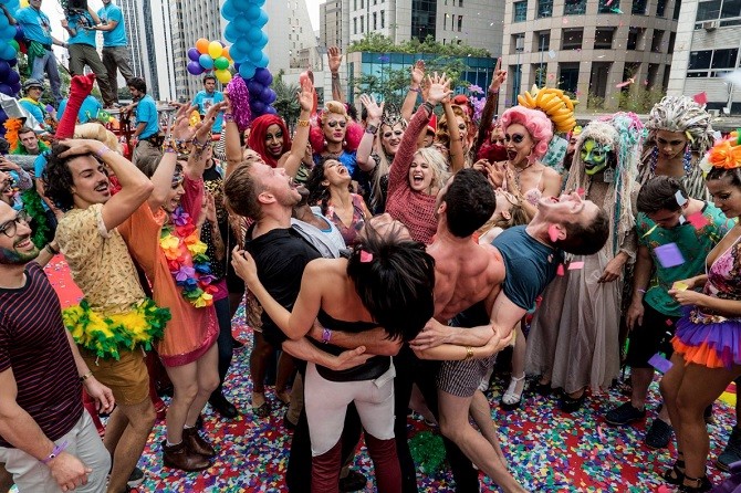 Sense8, Netflix annuncia uno speciale conclusivo da due ore (video)