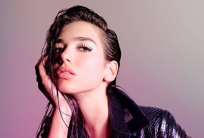 Classifica musica inglese 25 agosto 2017: Dua Lipa in vetta ai singoli e molte nuove entrate tra gli album