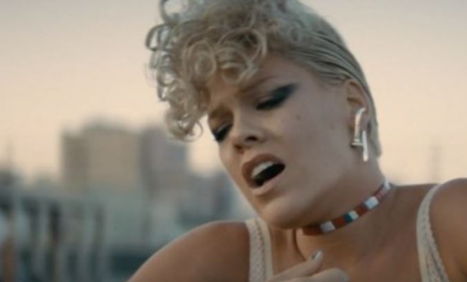 Classifica singoli Europa 21 ottobre 2017: Pink conquista la vetta della Euro Top 20
