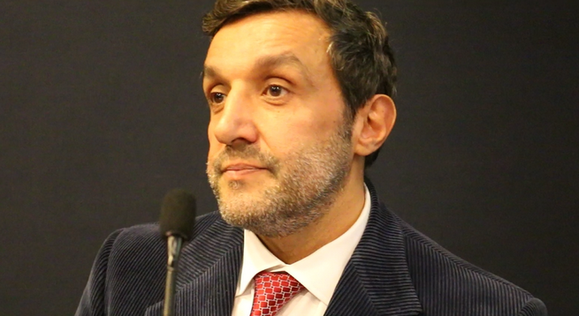 Flavio Insinna a Blogo su Prodigi (“lo faccio gratis”), chiusura Affari tuoi e ascolti tv (VIDEO)