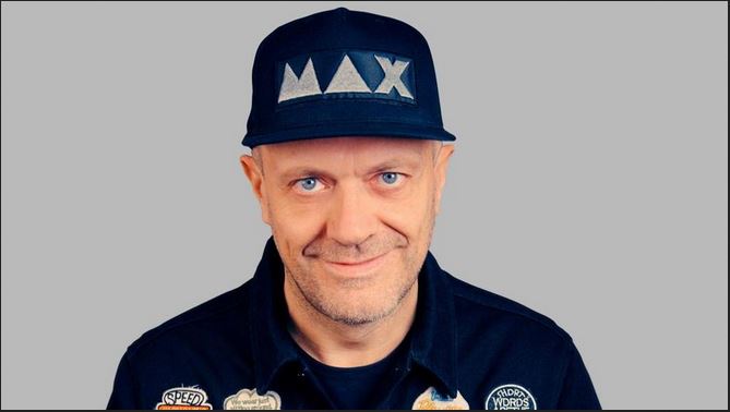 Max Pezzali compie 50 anni: curiosità, discografia e le canzoni più belle