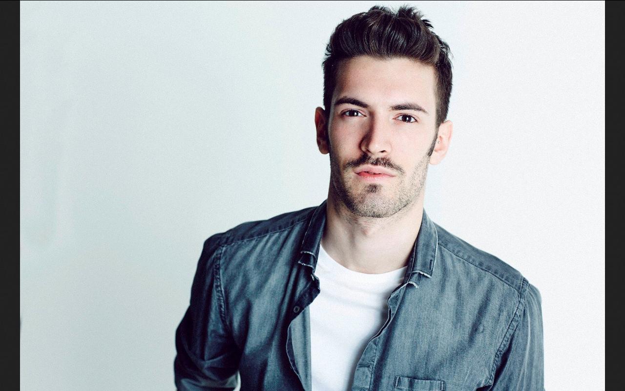 Giovanni Caccamo a Sanremo 2018: ha vinto nella categoria ‘Nuove proposte’ nel 2015