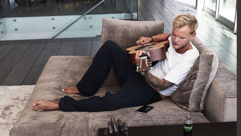 Avicii è morto: le reazioni dei cantanti colleghi e dei fan