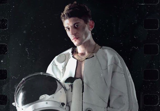 Rkomi – Vuoi una mano?: testo e audio della canzone
