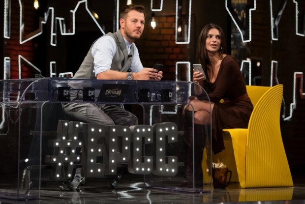 E poi c’è Cattelan a teatro, un “light late night” show che rispecchia la generazione dei giovani d’oggi