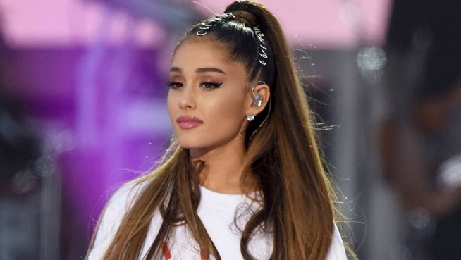 Ariana Grande rifiuta onorificenza della Regina Elisabetta in rispetto di vittime di Manchester