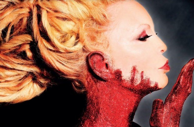 Sanremo 2019, Patty Pravo, l’esibizione non parte per ben due volte: “Ma sono venuta qui per fare una passeggiata o per cantare?”