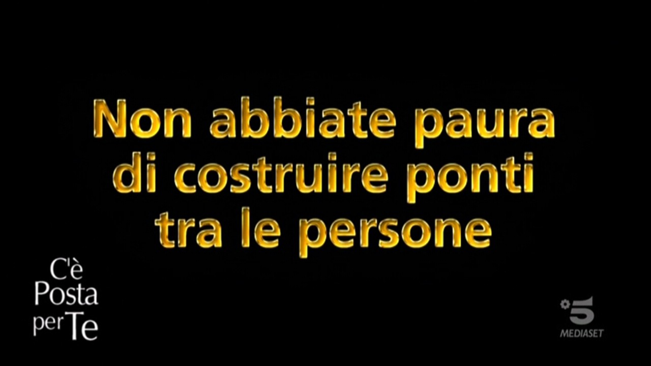 C’è Posta per Te chiude con un appello: “Abbattete i muri…”