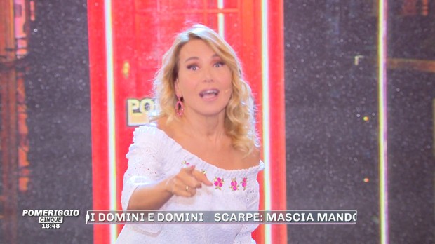 Barbara d’Urso fa gli auguri a Maria De Filippi per il Serale di Amici: “Sabato sarò lì a twittare!”