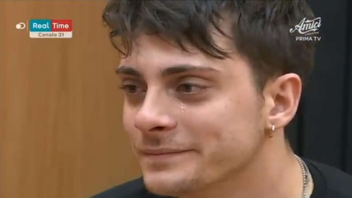 Amici 18, Alessandro Casillo piange: “Mi sento solo” e si sfoga con Jefeo (VIDEO)