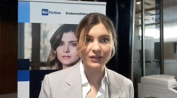 Vittoria Puccini a Blogo: “Mentre ero via è la storia di una rinascita. Ci saranno continui colpi di scena” (Video)