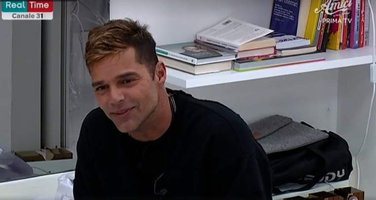 Amici 18 serale, Ricky Martin salta la puntata del 27 aprile 2019: ecco perché