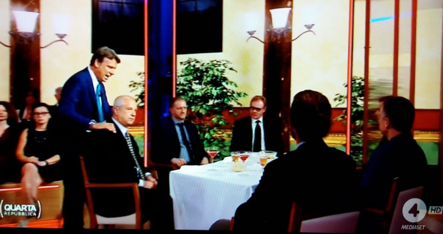 Quarta Repubblica ricostruisce in studio la tavolata del Russiagate. Ma gli attori sono muti