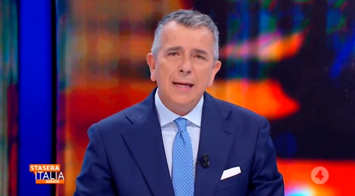 Stasera Italia, le scuse dei conduttori: “Rissa lontana dallo stile del programma”. Brindisi attacca Mughini (Video)