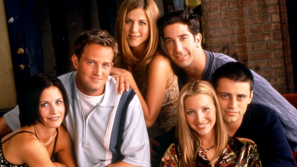Friends sbarca al cinema (negli USA) e tra le piattaforme di streaming si lotta per le vecchie comedy